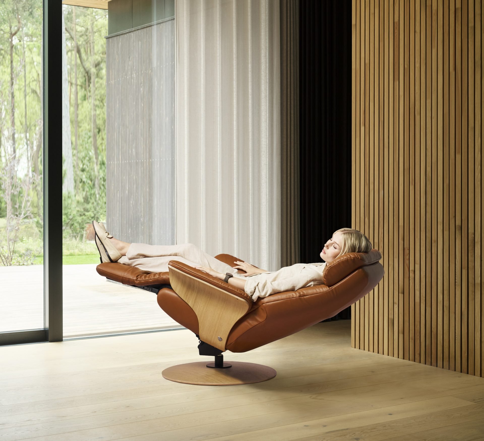 Stressless Adam_Disc_Paloma New Cognac_Natural Oak_1