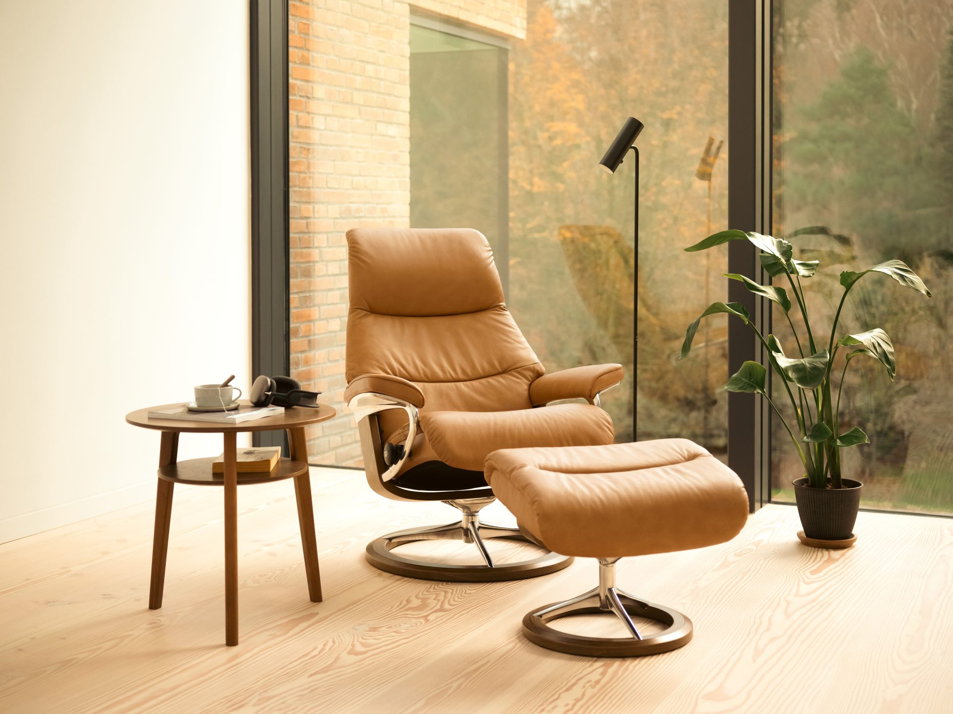 Stressless View M Sign_Pal Taupe_Walnut-Polished 2_GM