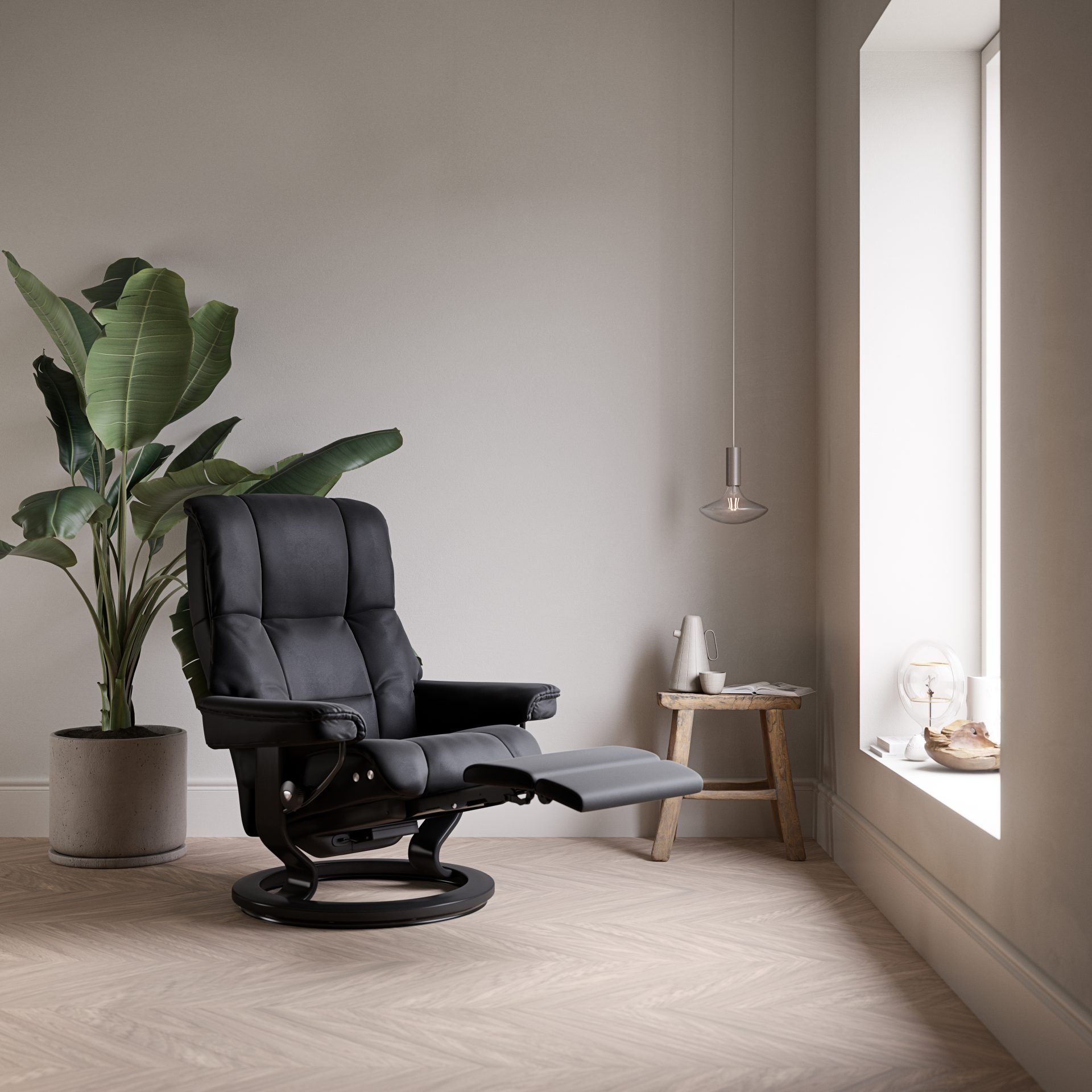 Stressless_Mayfair_119550_Ekornes_Scene02_Cam01_Mayfair-LegC_Bat-Black_Black