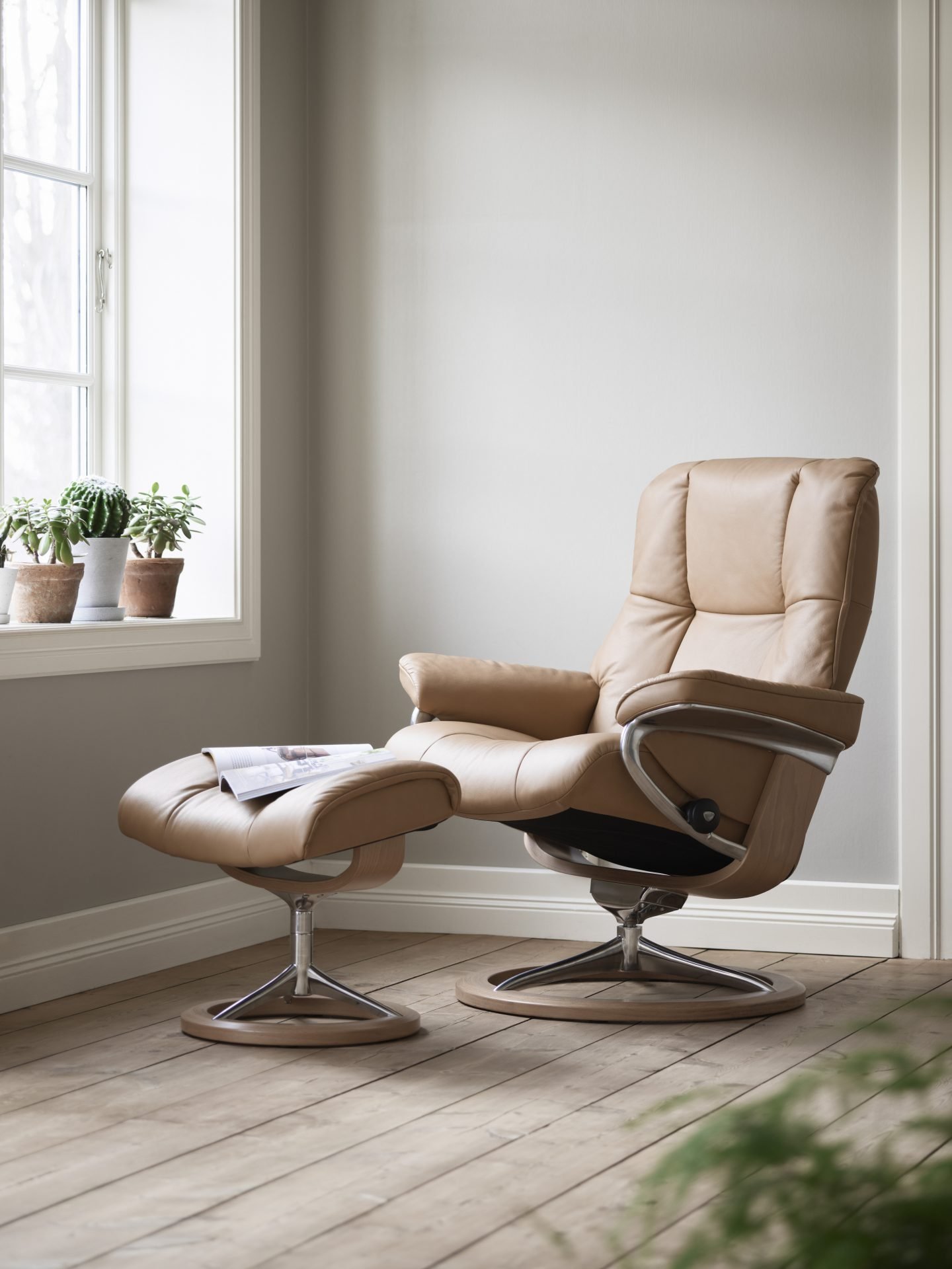 Stressless_Mayfair_Sign_High_Paloma_Almond_Alu_Oak__02