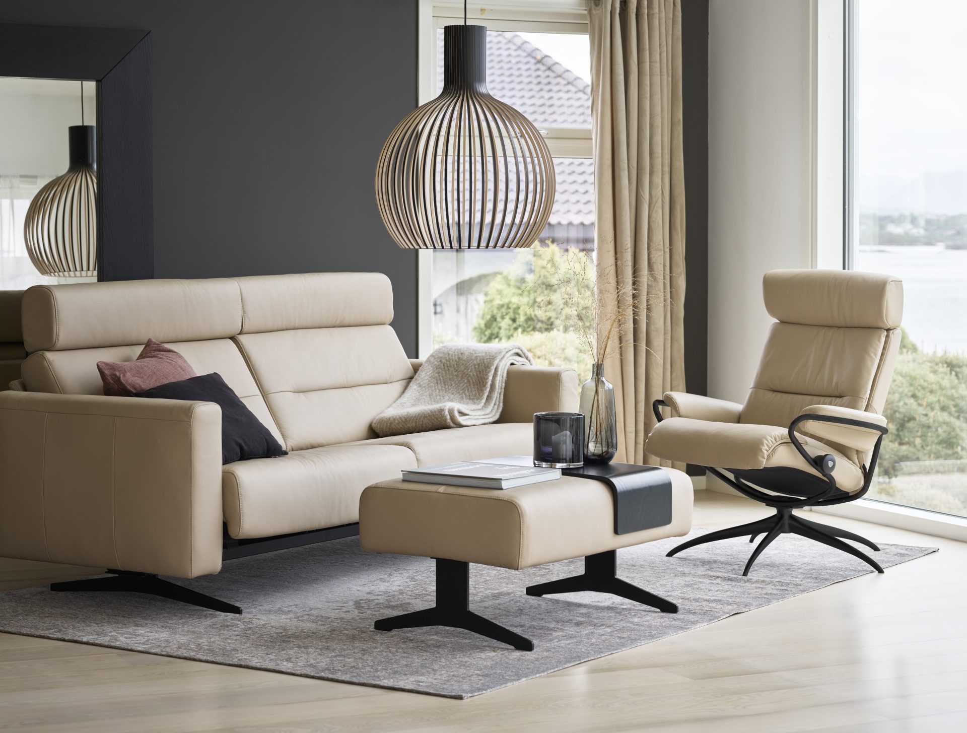 Stressless_Stella_2,5+Seater_+w_Headrest_Paloma+Beige_Black+Legs_Ottoman_Tokyo+Low_w_Headrest_Paloma+Beige_Black+Legs_02